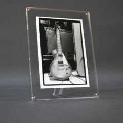 Cadre à pied en plexiglas transparent