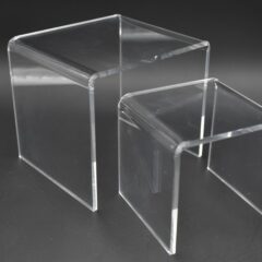 Pont plié en plexiglas transparent pour surélévation de produits en vitrine