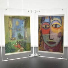 Cadre articulé en plexiglas transparent pour présentation de deux images ou illustrations